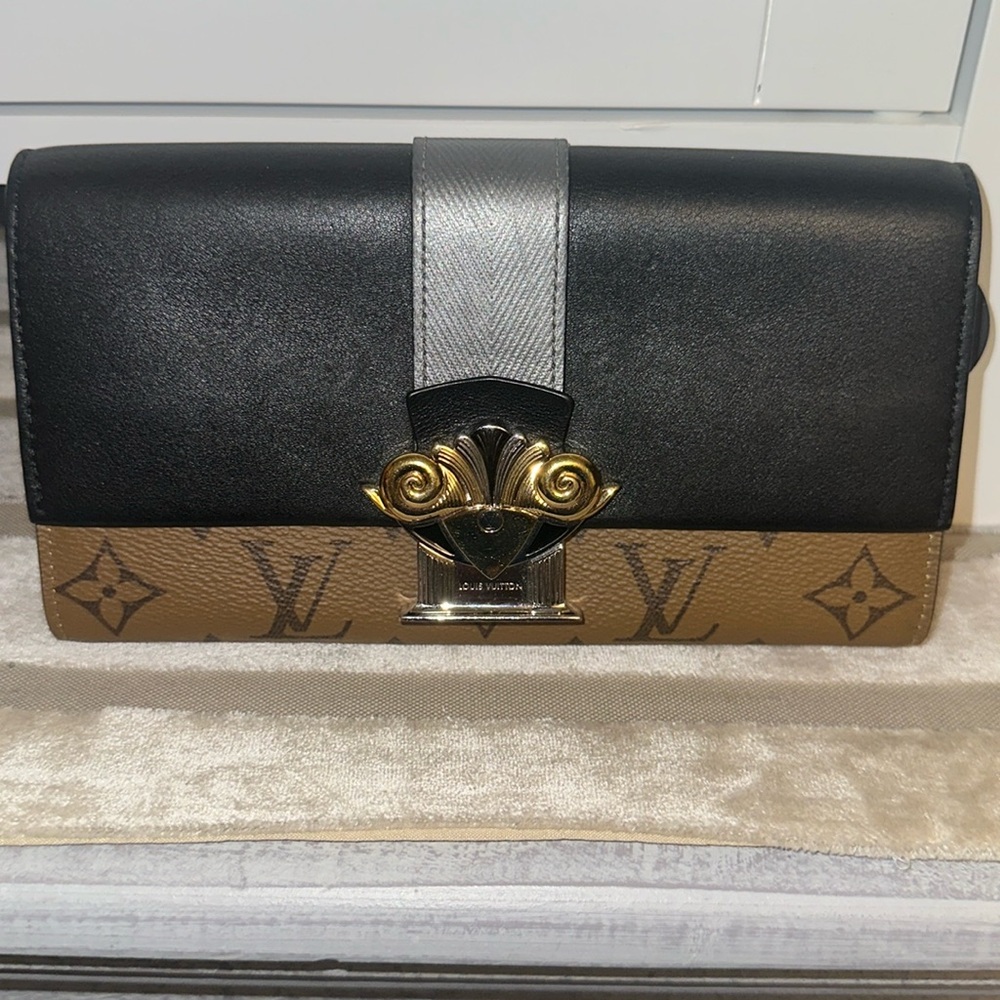 Authentic Louis Vuitton, flap wallet, beautiful